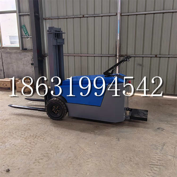 来宾市全电动叉车插腿式堆高车液压装卸车1.5吨升高小型站驾式铲车